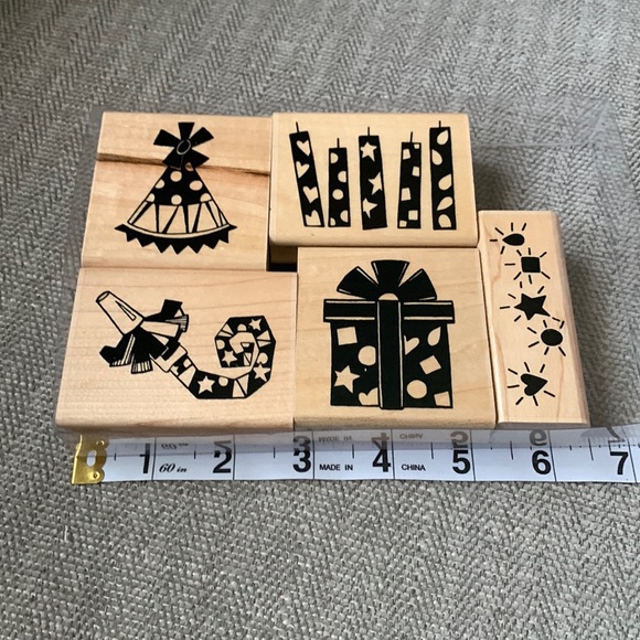 Party Favors S525 stamp set - Picture 1 of 7